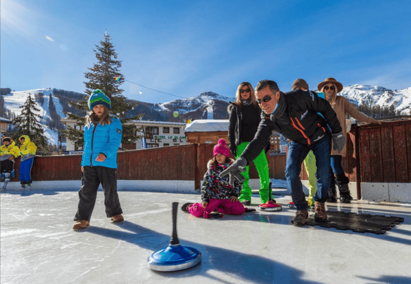 curling à la station label Famille Plus d'Auron